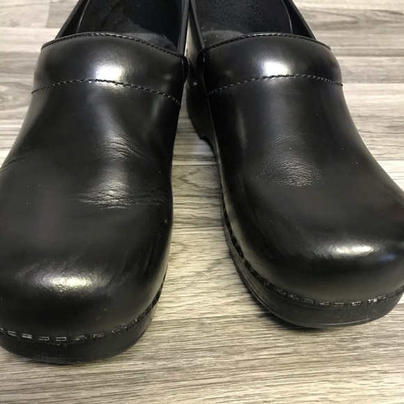 Dansko Professional Black Box Clogs - Picture 4 of 10